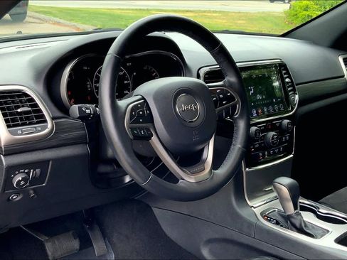 Used 2019 Jeep Grand Cherokee Altitude AWD/4WD image 17