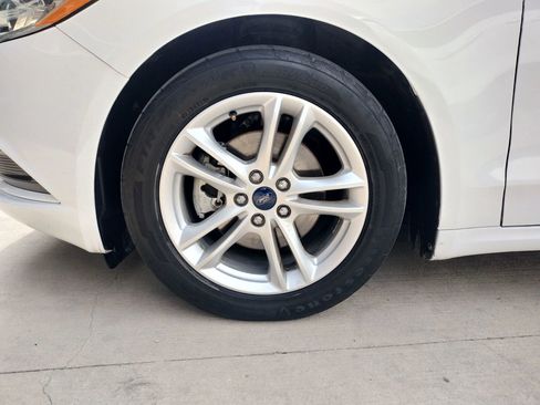 Used 2018 Ford Fusion SE w/ Fusion SE Technology Package image 12