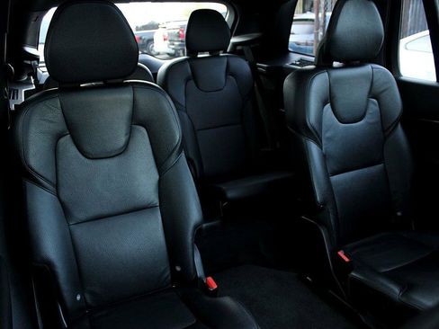 Used 2020 Volvo XC90 T6 Momentum image 28