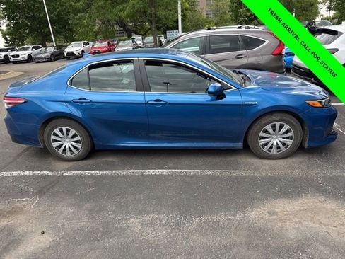Used 2020 Toyota Camry LE FWD image 5