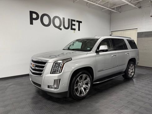 Used 2020 Cadillac Escalade Luxury AWD/4WD image 2