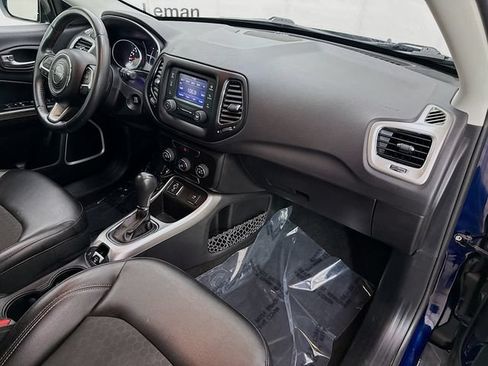 Used 2018 Jeep Compass Latitude FWD image 27