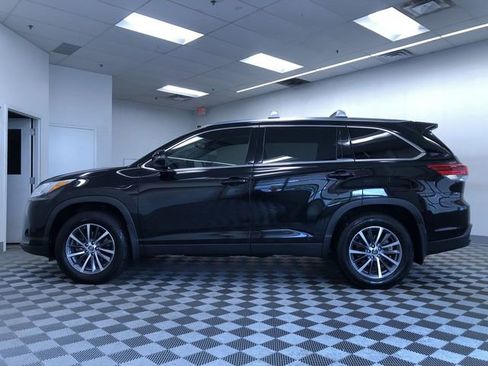 Certified 2019 Toyota Highlander XLE AWD/4WD image 11