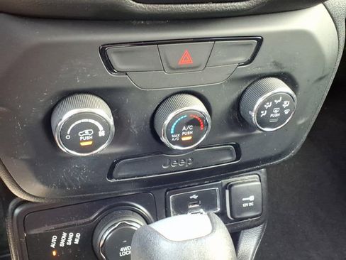 Used 2020 Jeep Renegade Sport w/ Sport Appearance Group AWD/4WD image 26