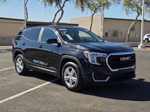 Used 2024 GMC Terrain SLE image 3