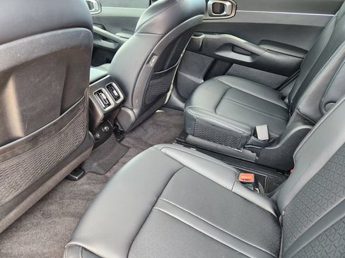 Certified 2023 Kia Sorento EX AWD/4WD image 9