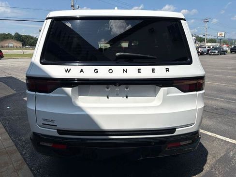 Used 2023 Jeep Wagoneer Series II AWD/4WD image 6