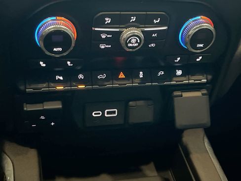 Used 2020 GMC Sierra 1500 Elevation w/ Elevation Value Package AWD/4WD image 19