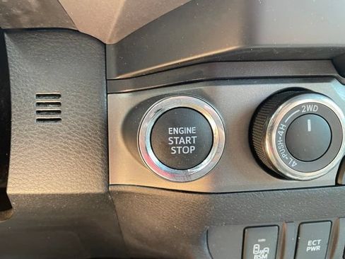 Used 2022 Toyota Tacoma TRD Off-Road w/ Technology Package AWD/4WD image 25