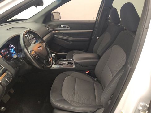 Used 2019 Ford Explorer XLT image 17