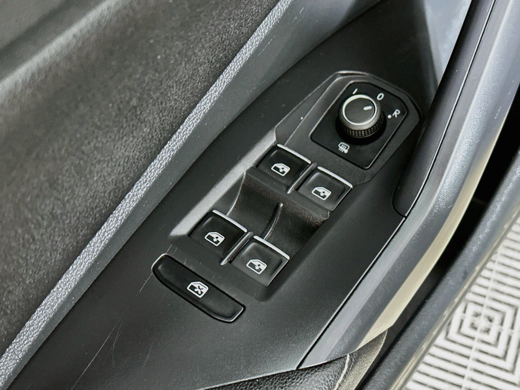 Used 2024 Volkswagen Jetta SE FWD image 17