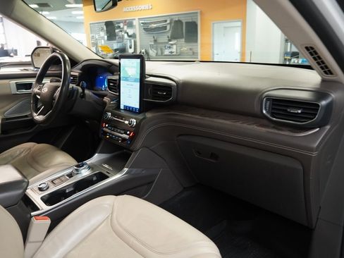 Used 2020 Ford Explorer Platinum w/ Premium Technology Package image 37