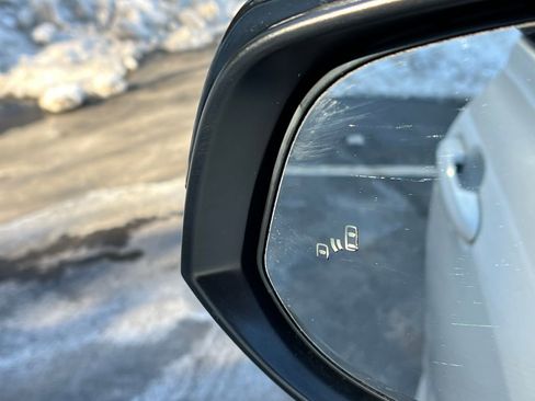 Used 2023 Toyota Highlander XSE image 28