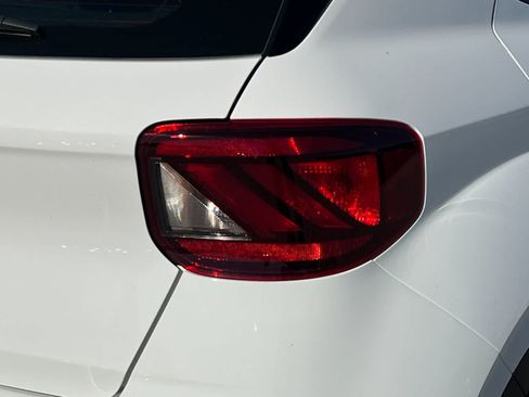 New 2026 Hyundai Venue SE FWD image 25