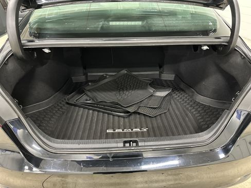 Used 2019 Toyota Camry LE image 32