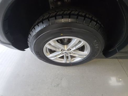 Used 2023 Ford Explorer XLT w/ Equipment Group 202A AWD/4WD image 27