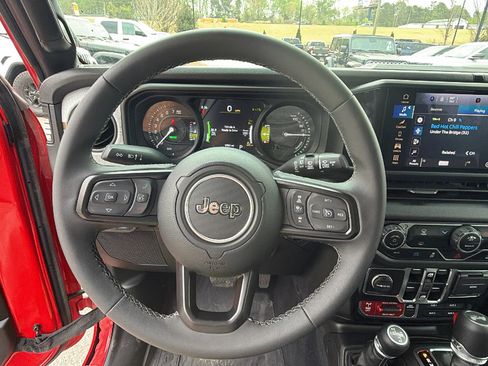 Used 2025 Jeep Wrangler Willys image 26