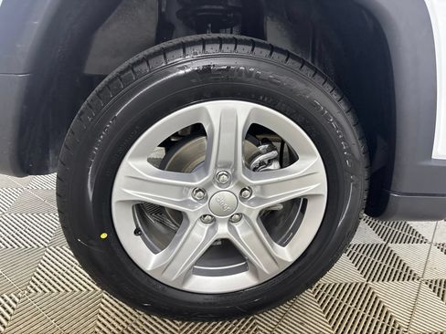 Used 2023 Jeep Compass Sport AWD/4WD image 29