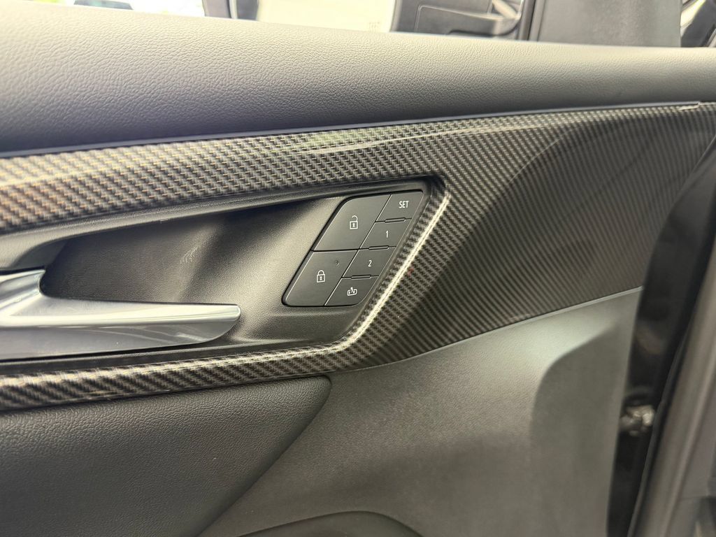 Used 2025 Chevrolet Traverse High Country FWD image 56