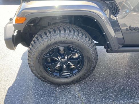 Used 2021 Jeep Gladiator Willys image 26