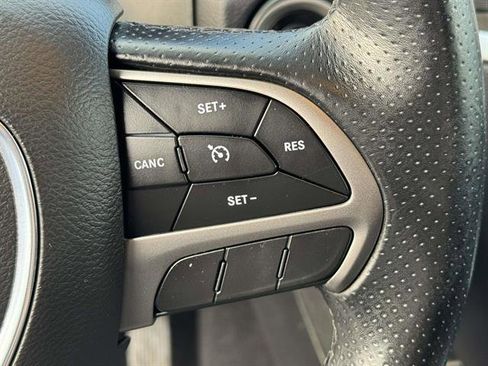 Used 2020 Dodge Durango SXT image 35