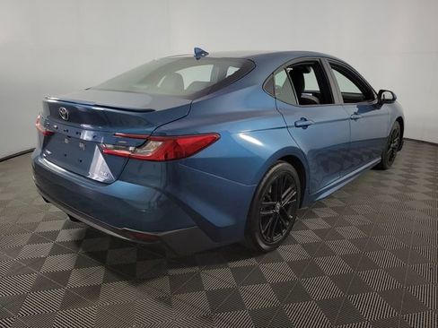 Used 2025 Toyota Camry SE FWD image 8