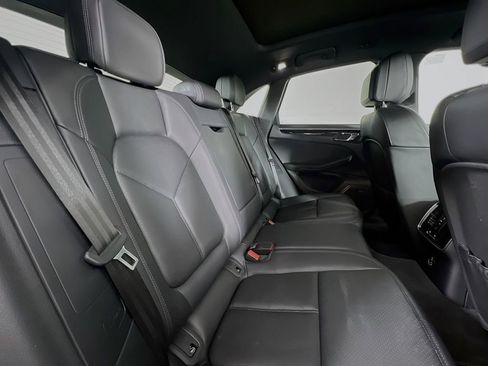 Certified 2025 Porsche Macan AWD/4WD image 29