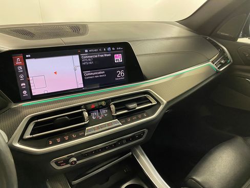 Used 2019 BMW X5 xDrive50i w/ M Sport Package image 24