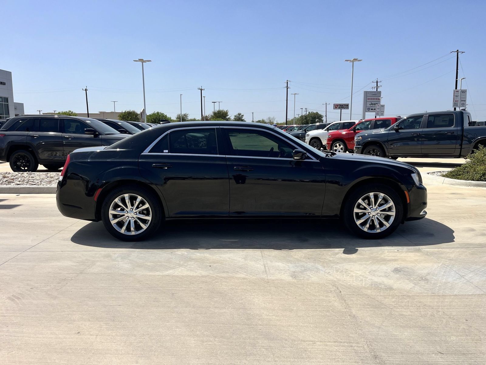 Used 2021 Chrysler 300 Touring L AWD/4WD image 2