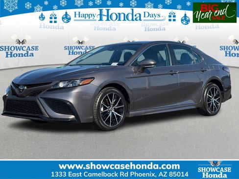 Used 2022 Toyota Camry SE image 1