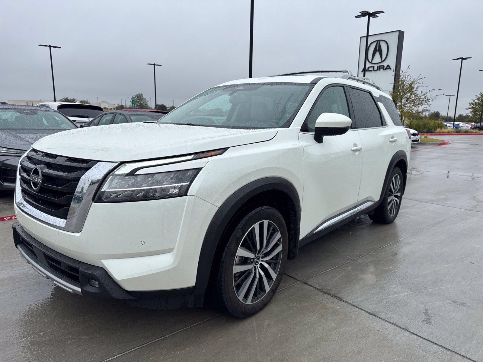 Used 2022 Nissan Pathfinder Platinum w/ Cargo Package AWD/4WD image 4