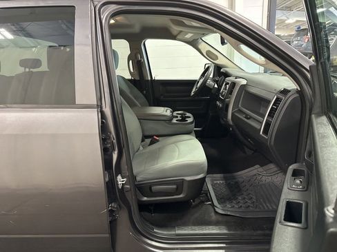 Used 2017 RAM 1500 ST w/ SXT Appearance Group image 10