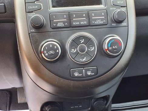 Used 2013 Kia Soul + FWD image 14