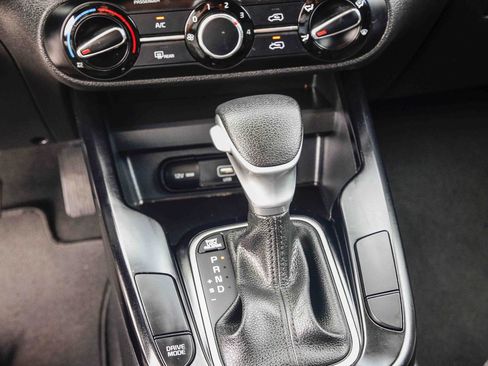 Used 2022 Kia Soul LX image 27