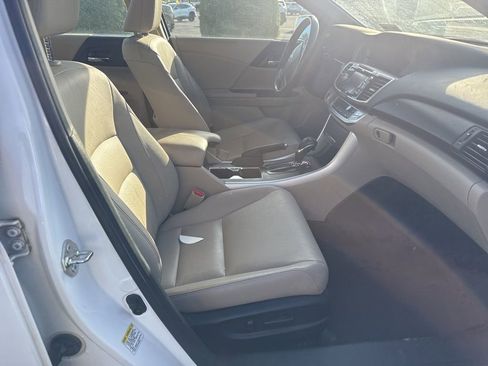 Used 2015 Honda Accord EX-L image 18