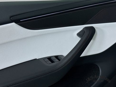 Used 2026 Tesla Model Y Performance image 23