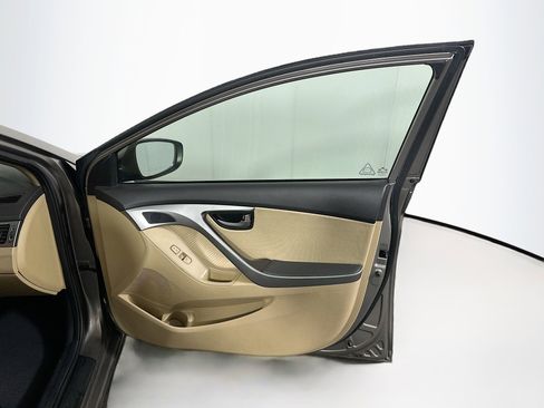 Used 2013 Hyundai Elantra GLS w/ Preferred Pkg image 29