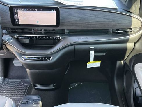 New 2025 FIAT 500 e image 16