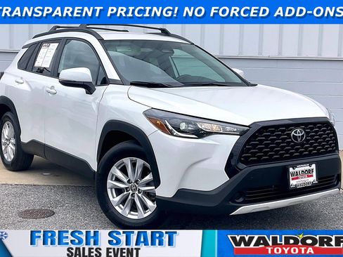 Used 2024 Toyota Corolla Cross LE image 1