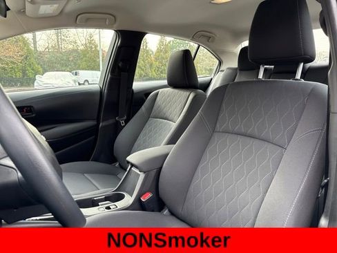 Used 2025 Toyota Corolla LE image 12