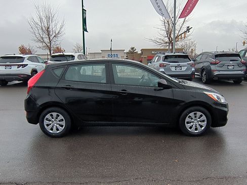 Used 2017 Hyundai Accent SE image 2