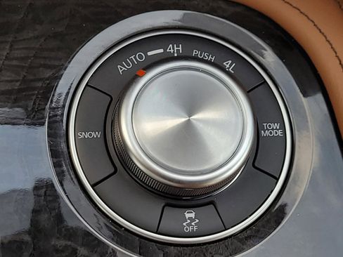 Used 2024 INFINITI QX80 Sensory image 24