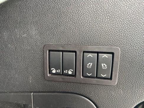 Used 2018 GMC Yukon Denali w/ Open Road Package image 13