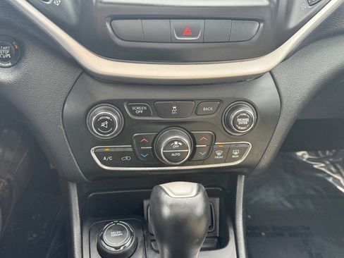 Used 2015 Jeep Cherokee Limited image 27