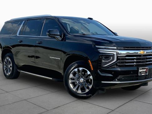 Used 2026 Chevrolet Suburban LT w/ Comfort Package RWD image 3