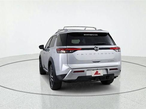 Used 2024 Nissan Pathfinder Platinum FWD image 5