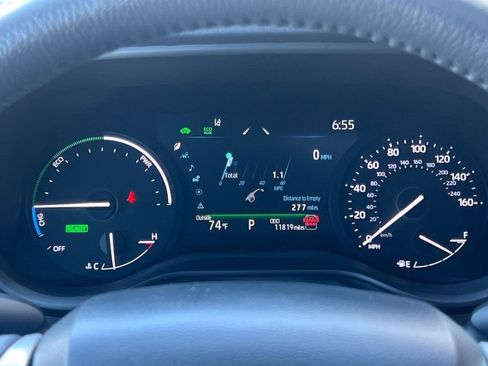 Used 2025 Toyota Sienna XLE FWD image 26