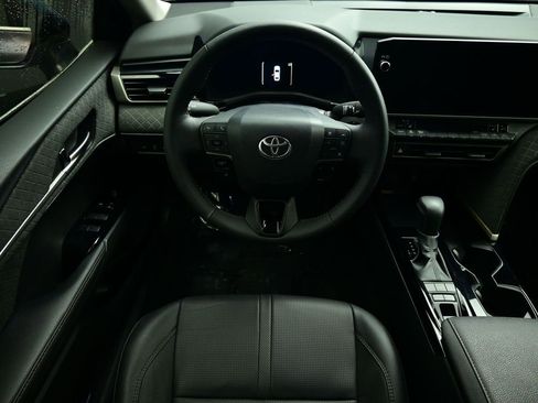 Used 2025 Toyota Camry XLE image 2