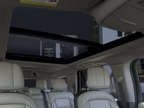 New 2025 Lincoln Navigator Reserve AWD/4WD image 22