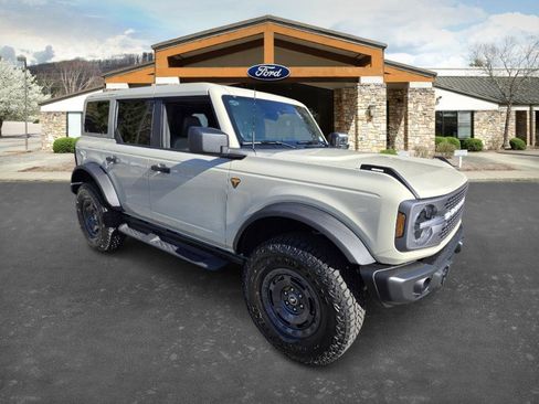 New 2025 Ford Bronco Badlands w/ Sasquatch Package image 3